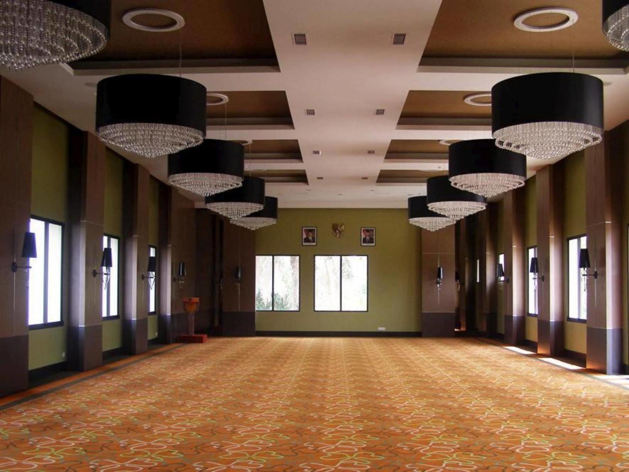 The Oxalis Regency Hotel Magelang Exterior photo
