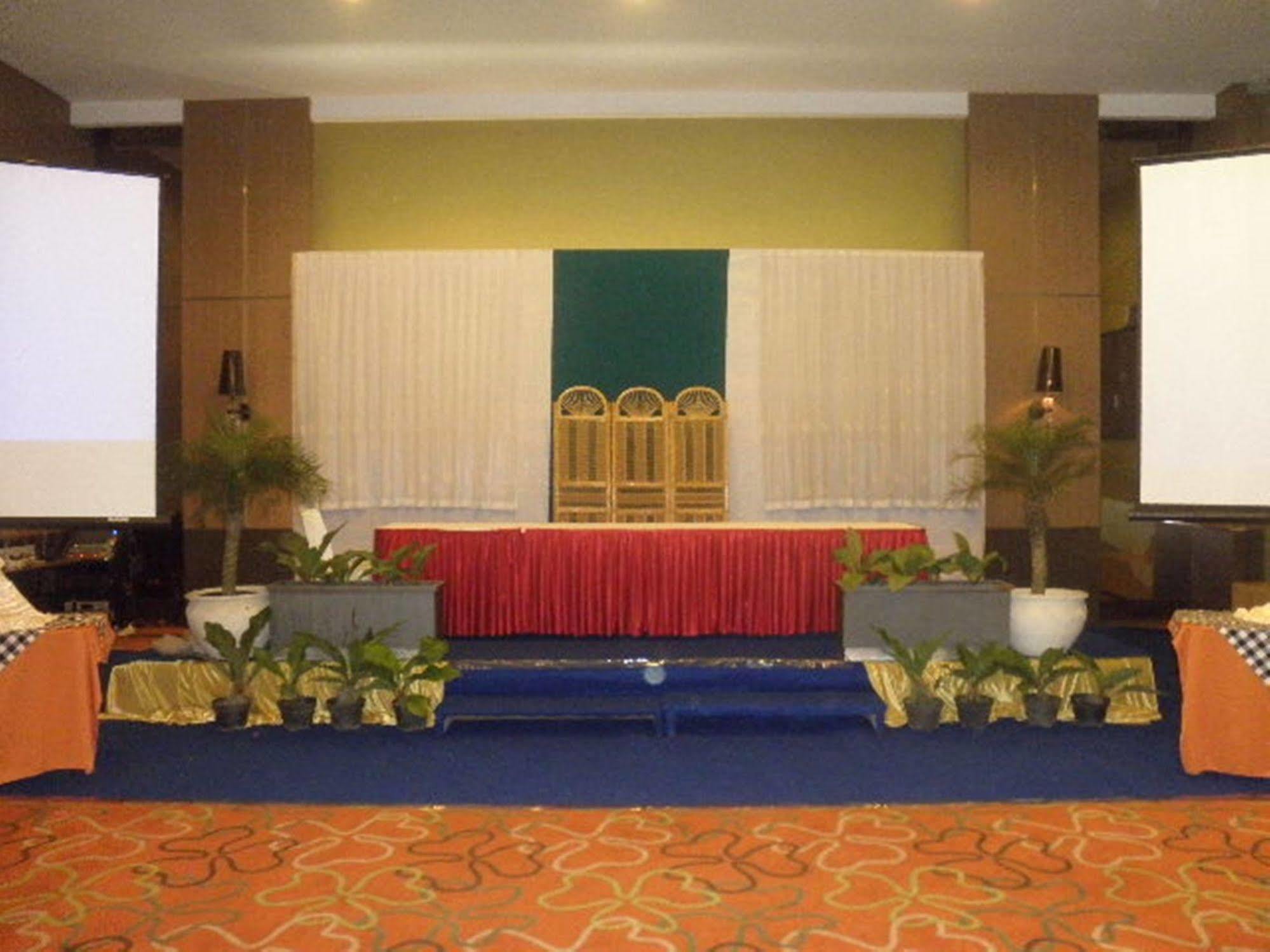 The Oxalis Regency Hotel Magelang Exterior photo