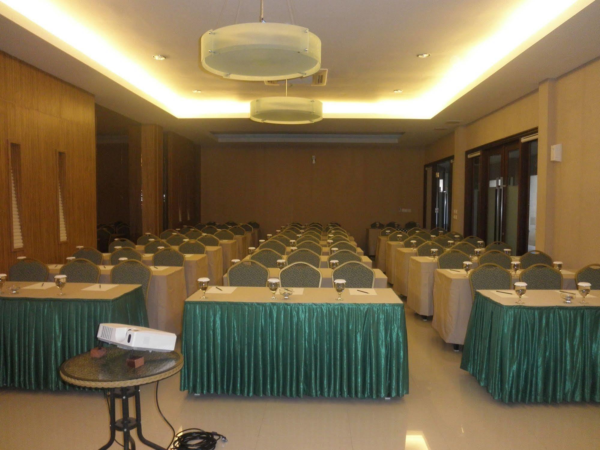 The Oxalis Regency Hotel Magelang Exterior photo